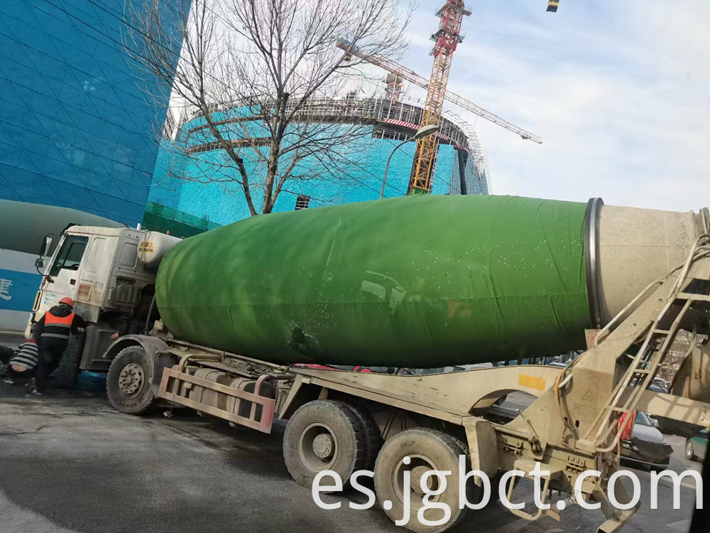 Cold and warm cement mixer truck tank coat